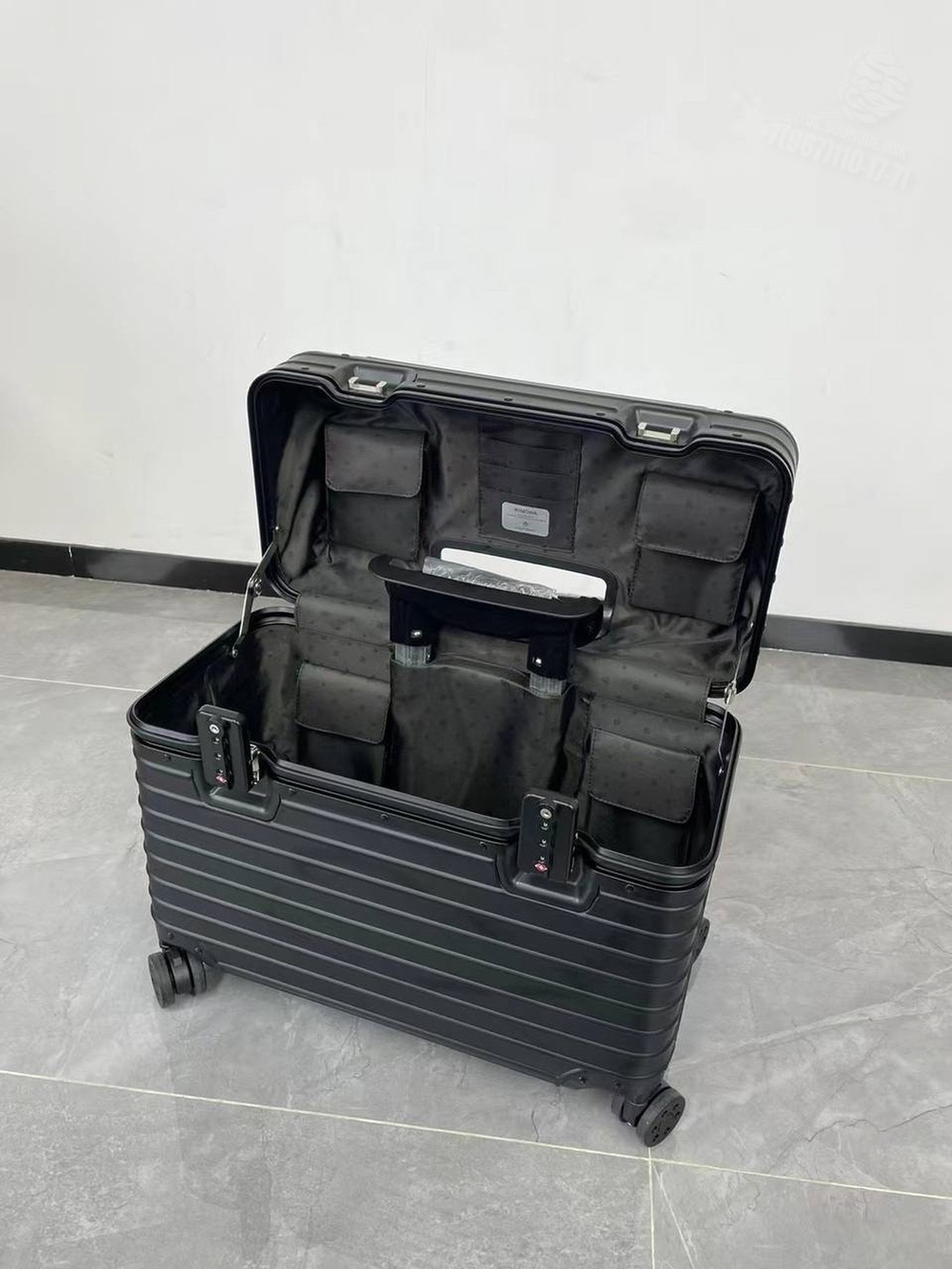 Дорожный чемодан Rimowa