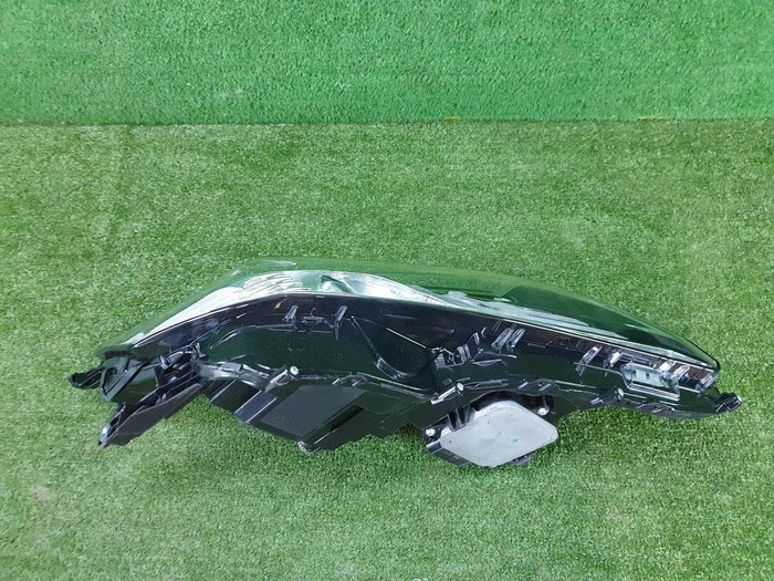 Фара правая Toyota Camry xv70 (2018-2021) LED