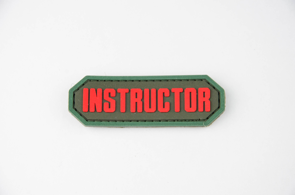 Шеврон Instructor PVC. Красный на оливе