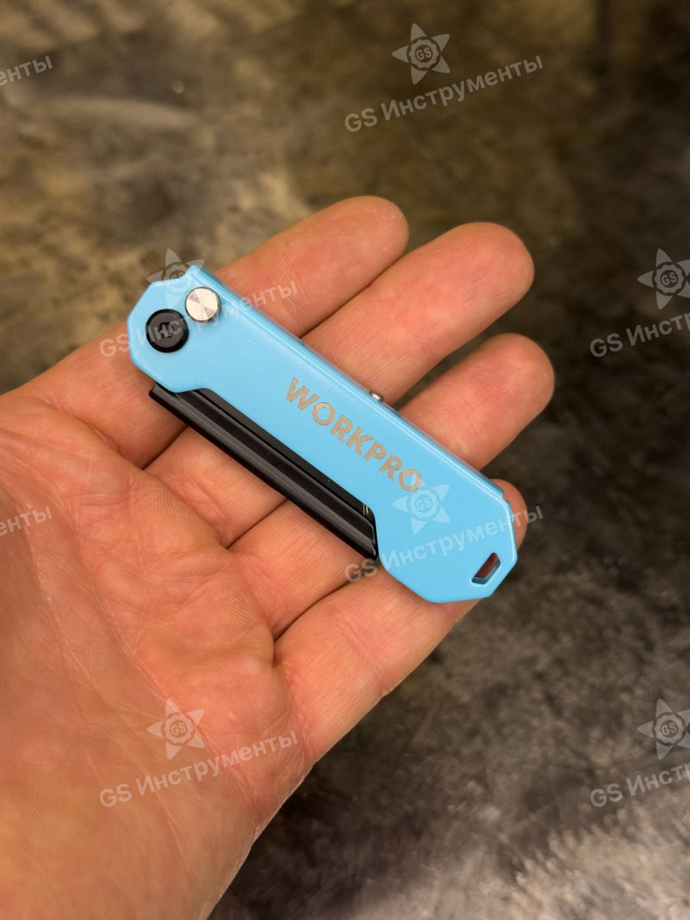 Нож строительный выдвижной универсальный + 3 лезвия WORKPRO WP213008