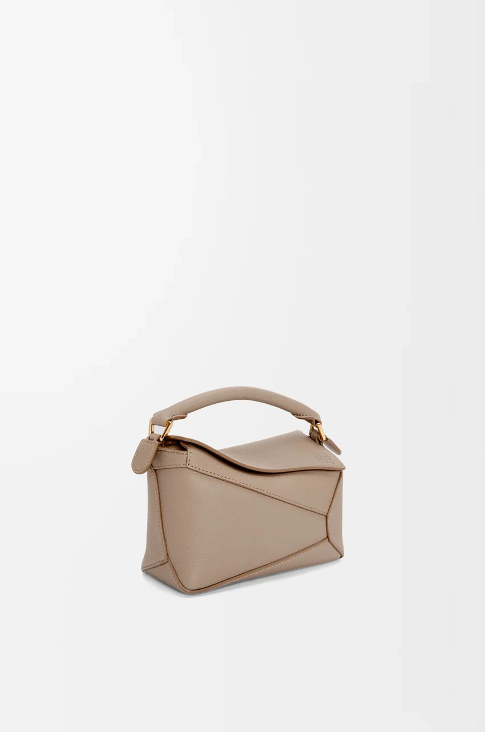 Loewe Мини-сумка Puzzle Edge из мягкой зернистой телячьей кожи, песочный