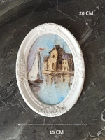 Картина в овальной рамке