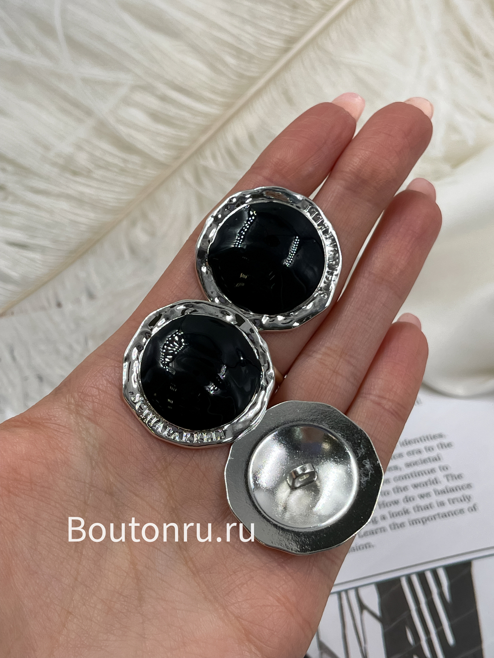 Пуговицы серебристые круглые с черной эмалью Скиап.