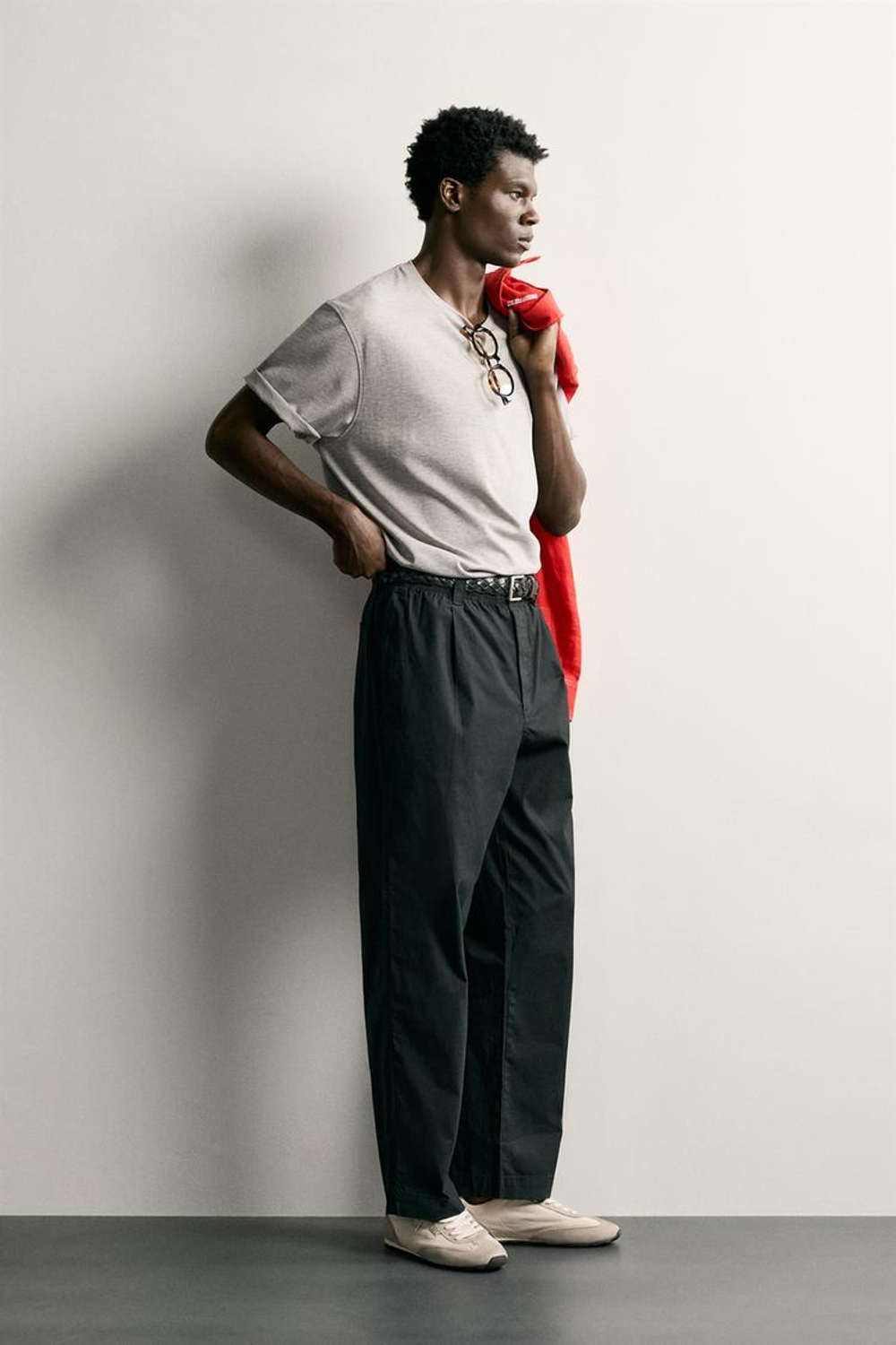ZARA БРЮКИ RELAXED FIT СО СКЛАДКАМИ, ЧЕРНЫЙ
