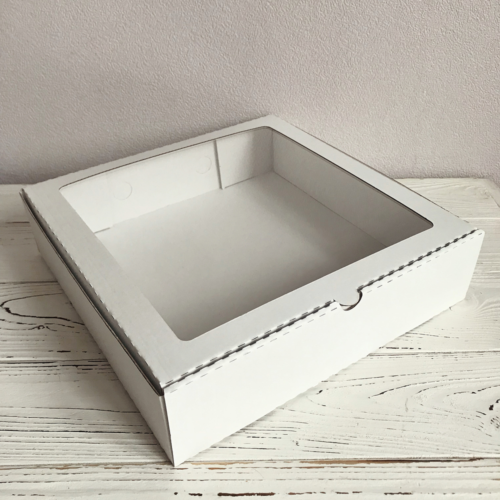 Коробка 30х30х6 см с окном, белая