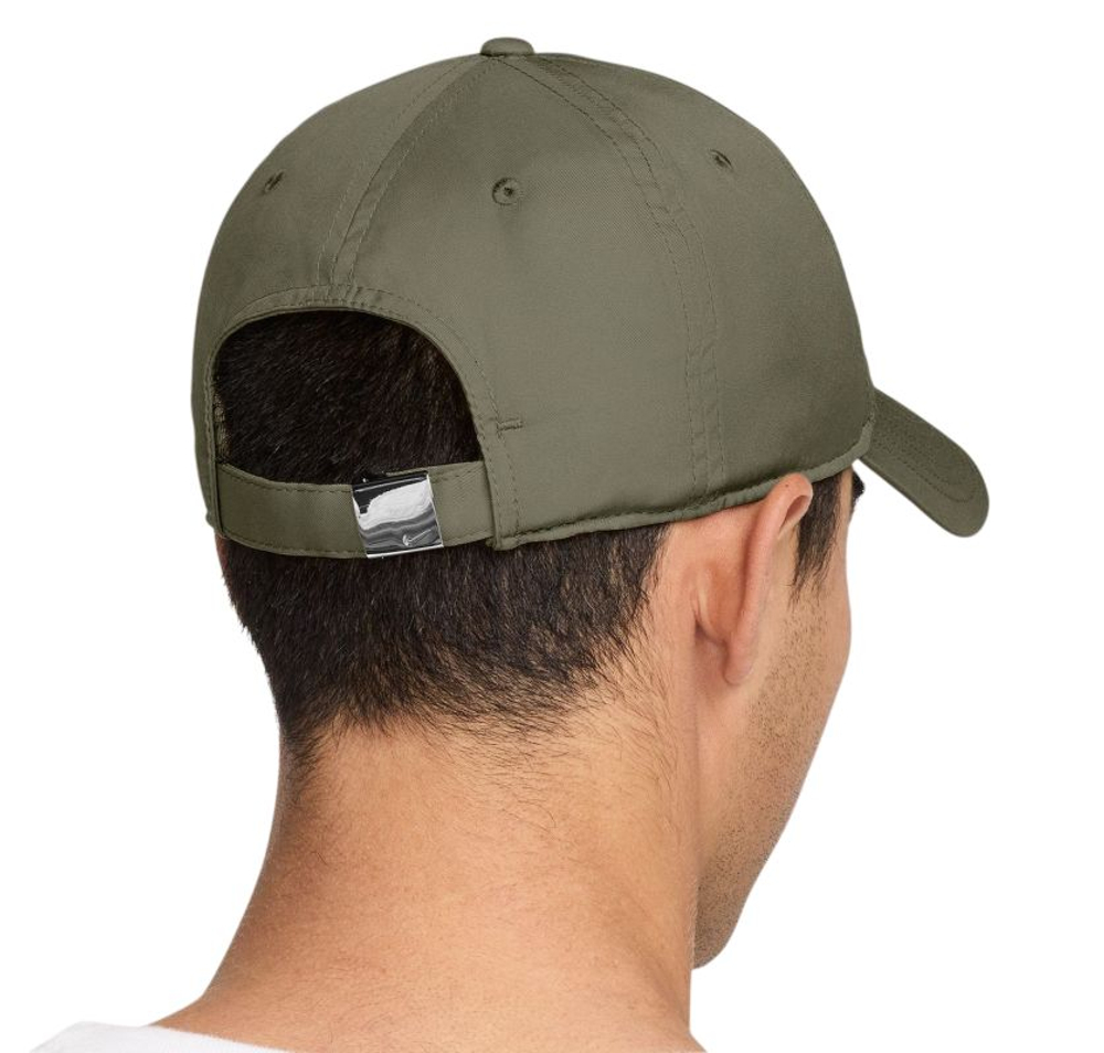 Теннисная кепка Nike Dri-Fit Club Unstructured Metal Swoosh - medium olive/white