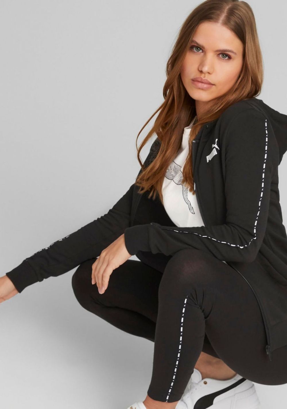 Толстовка женская PUMA PUMA POWER Tape Full-Zip Hoodie TR