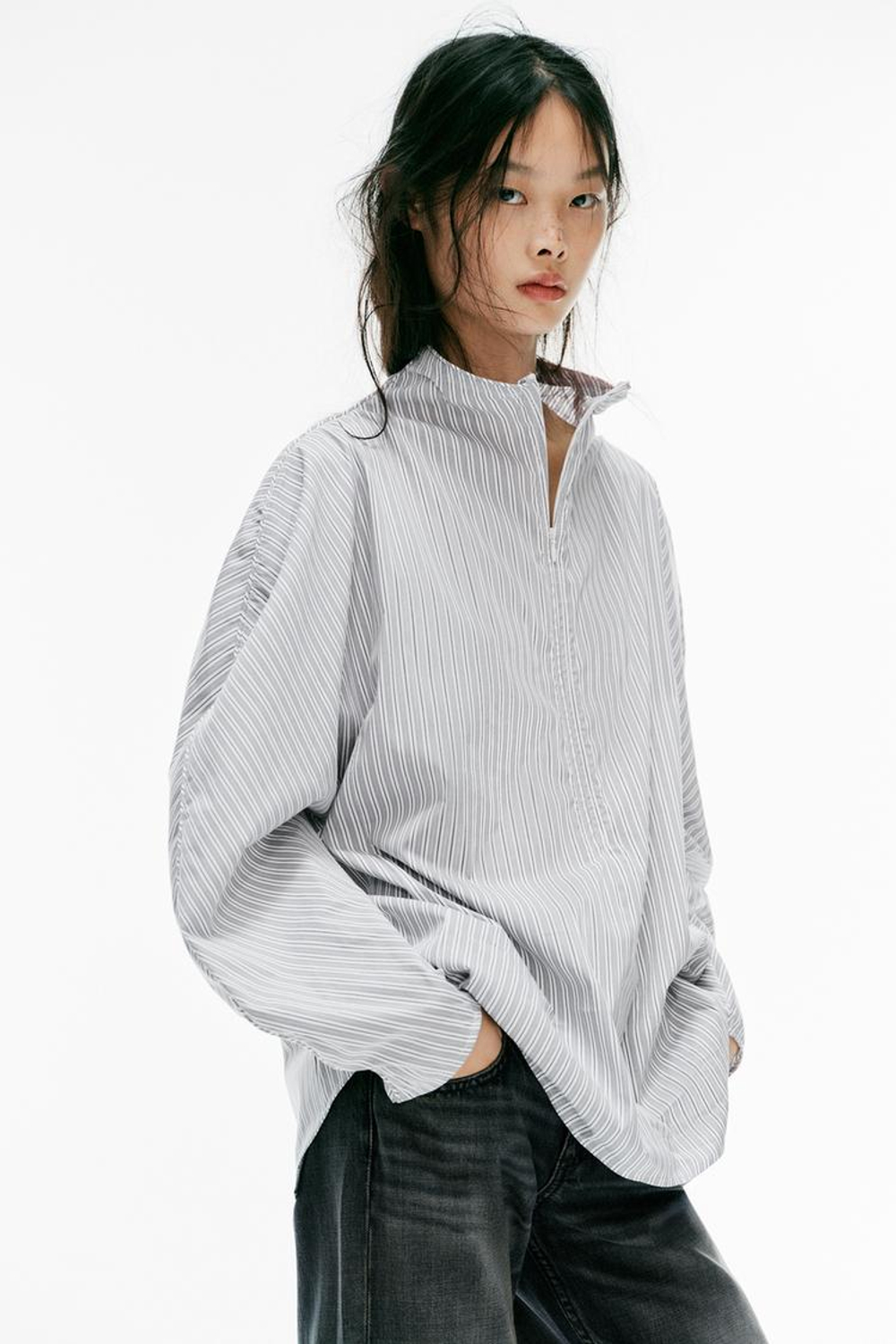ZARA РУБАШКА ИЗ ПОПЛИНА В ПОЛОСКУ С ОБЪЕМОМ, БЕЛЫЙ/СЕРЫЙ