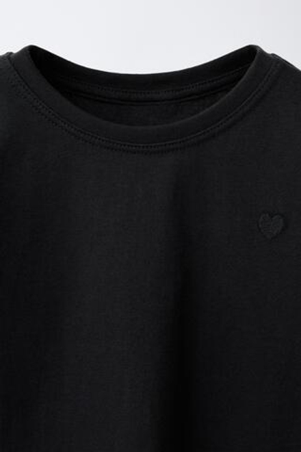 ZARA ФУТБОЛКА С ВЫШИВКОЙ «СЕРДЦЕ», ЧЕРНЫЙ
