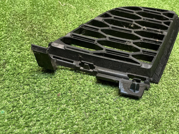Решетка бампера правая BMW 3er G20 (18-22) M-paket