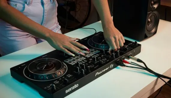 Pioneer DDJ-REV1