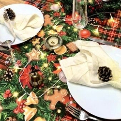 Скатерть на стол новогодняя (50*50см)-салфетка-дорожка "Еловая гирлянда" LAV ANNA LUKOSHINA