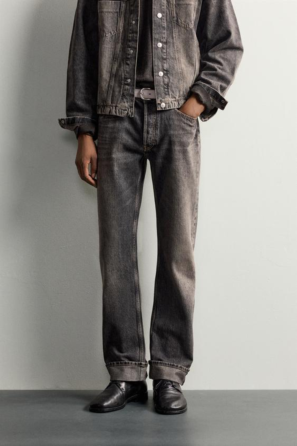 ZARA ДЖИНСЫ STRAIGHT FIT С ОТВОРОТОМ, ТЕМНО-СЕРЫЙ