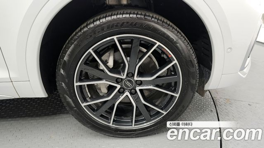 Audi Q5 45 TFSI Quattro Premium — 2024