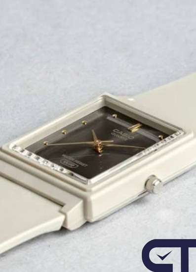 CASIO MQ-38UC-8A — классические аналоговые часы в матовом серо-бежевом цвете