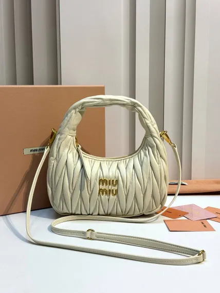 Сумка-хобо Miu Miu Wander matelassé nappa, белый