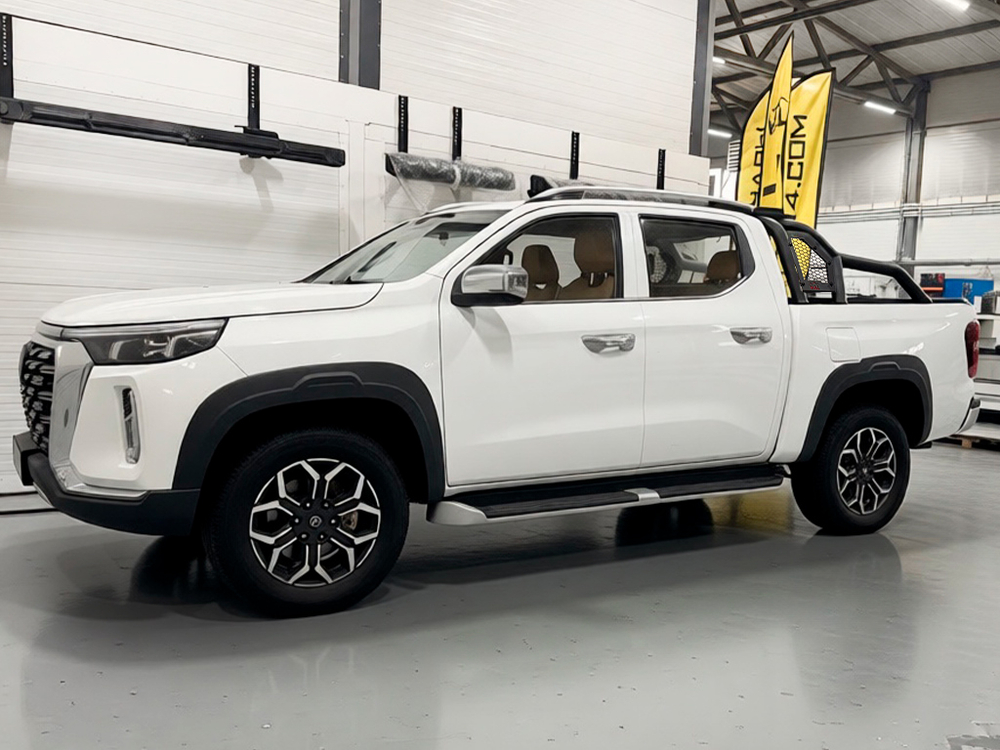 Дуга ARMADA (5 прожекторов с подъмным механизмом. Hilux, JAC и др.)