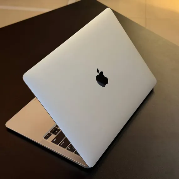Б/У Ноутбук Apple MacBook Air 13 M1 8/256 Silver 94% (69 циклов) (FVFFWR76Q6L7)