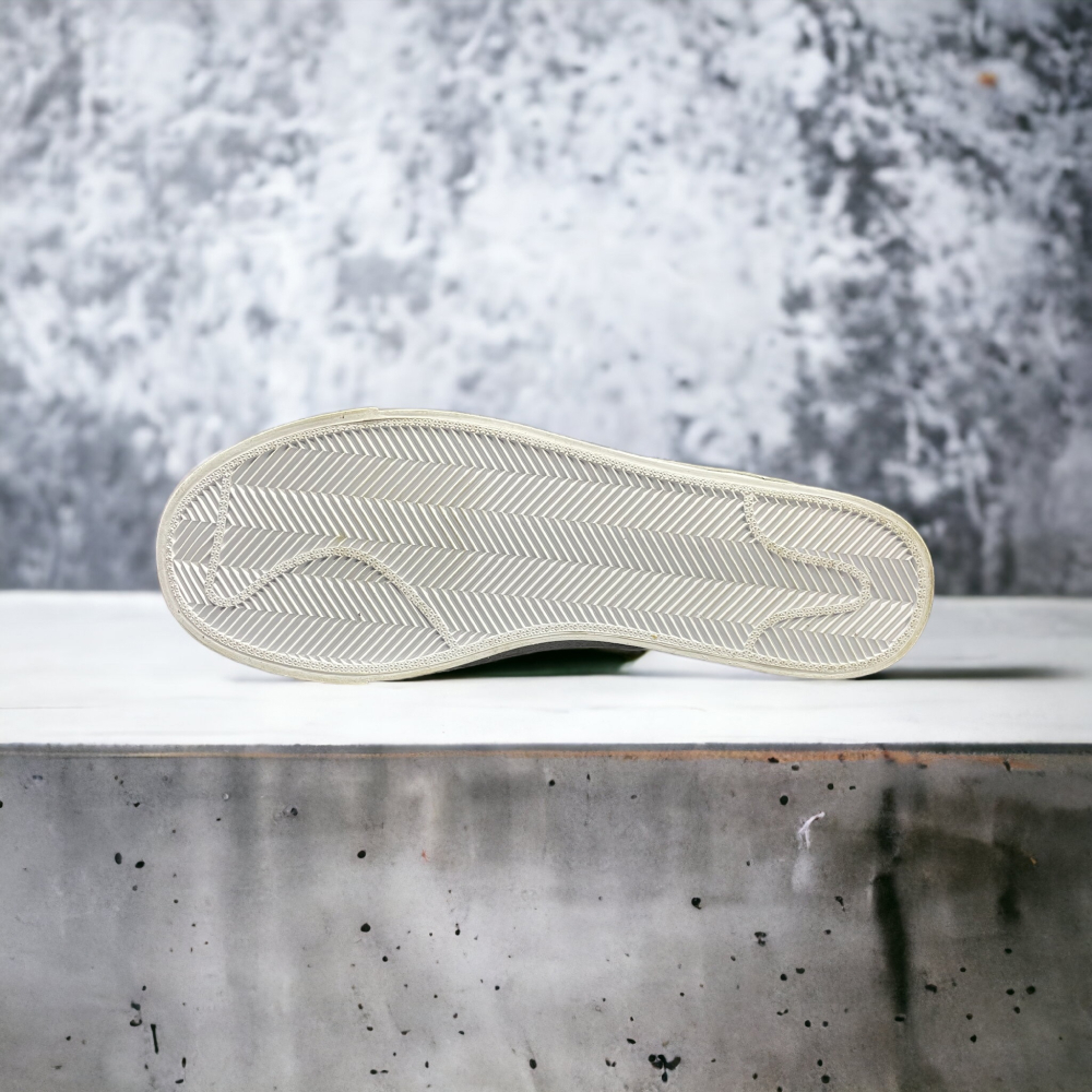 Nike Blazer Low • Black/White