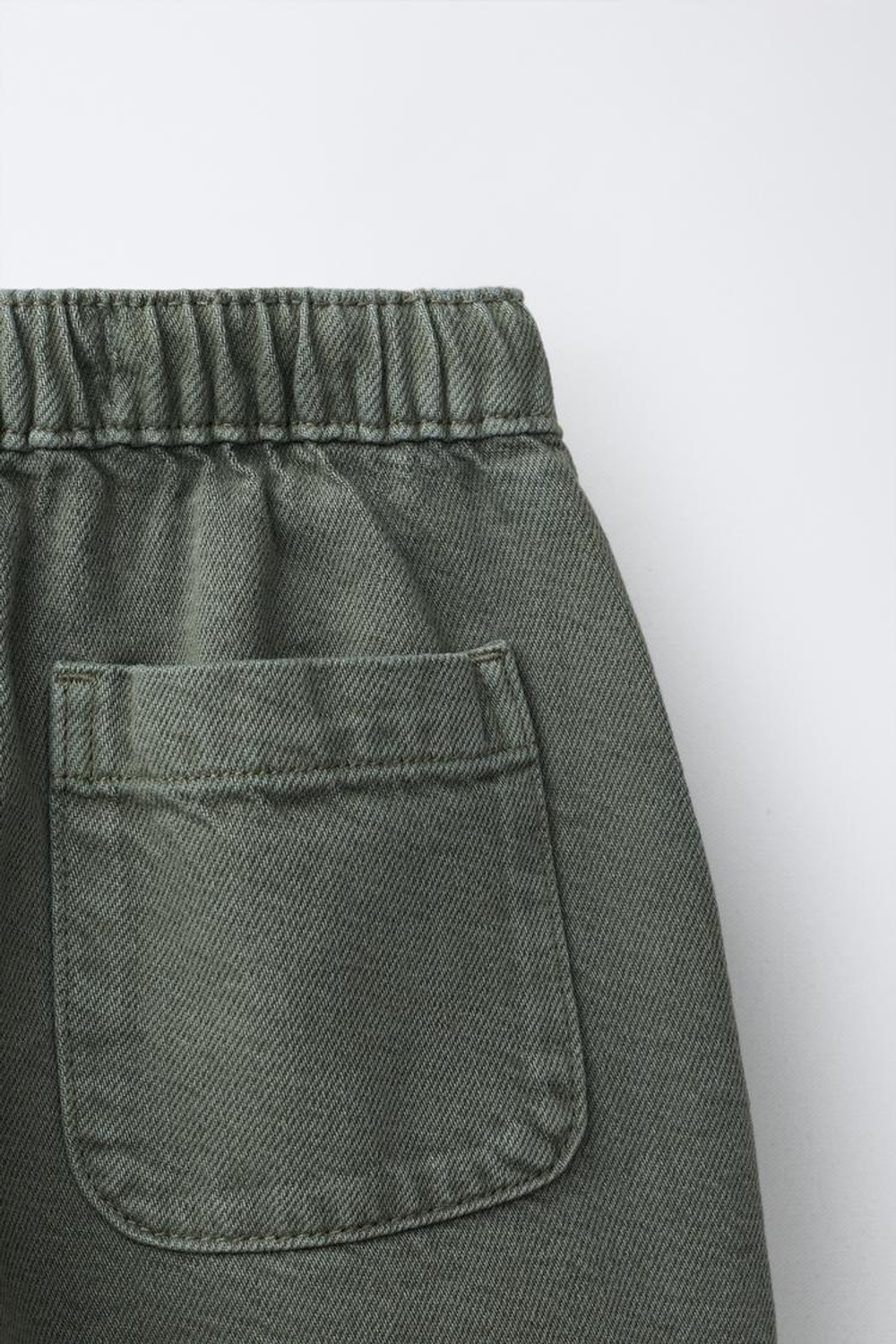ZARA ДЖИНСЫ BAGGY ИЗ САРЖИ, ЗЕЛЕНЫЙ