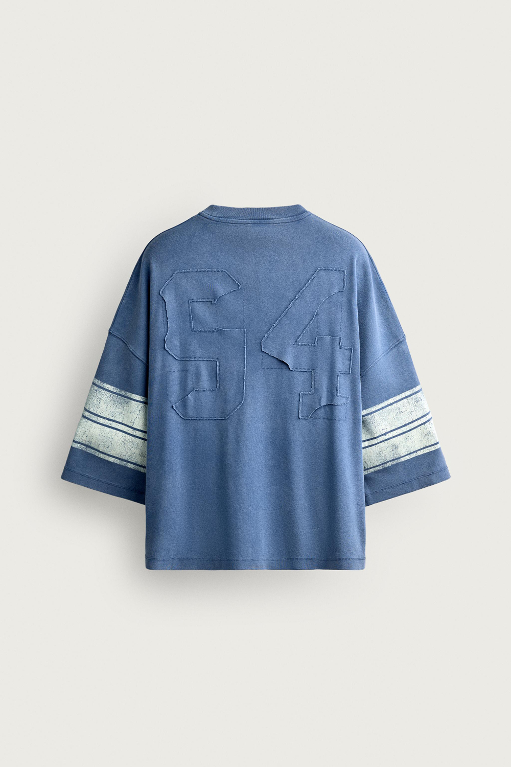 ФУТБОЛКА СВОБОДНОГО КРОЯ С НАШИВКАМИ И ВИНТАЖНЫМ ЭФФЕКТОМ — ZARA