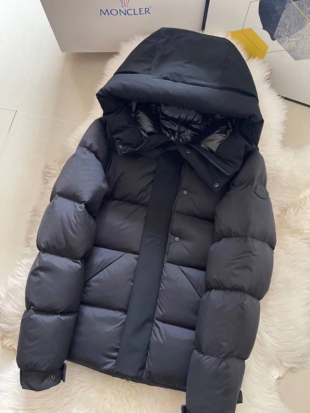 Пуховик Moncler