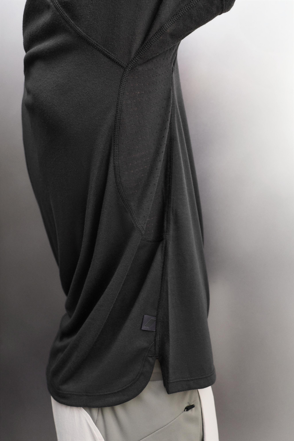 КОМБИНИРОВАННАЯ ТЕХНИЧЕСКАЯ ФУТБОЛКА — ZARA · 8054/331