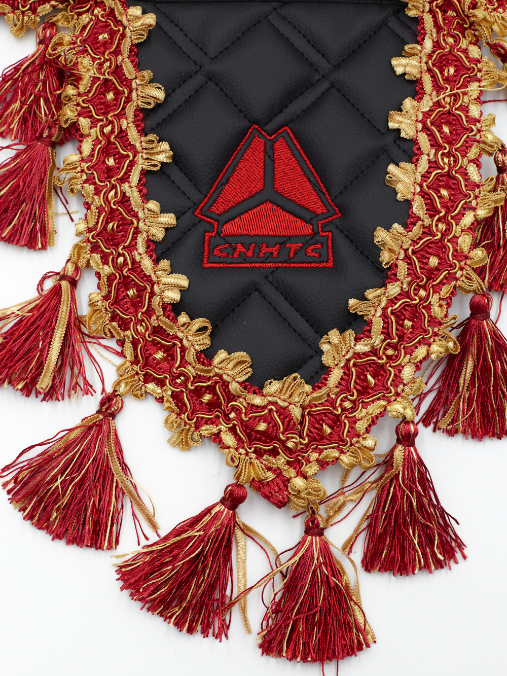 Вымпел тройной HOWO (экокожа, черный с красными кисточками)