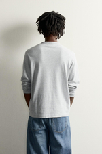 ФУТБОЛКА С ДЛИННЫМИ РУКАВАМИ И НАШИВКОЙ FRUIT OF THE LOOM™ — ZARA