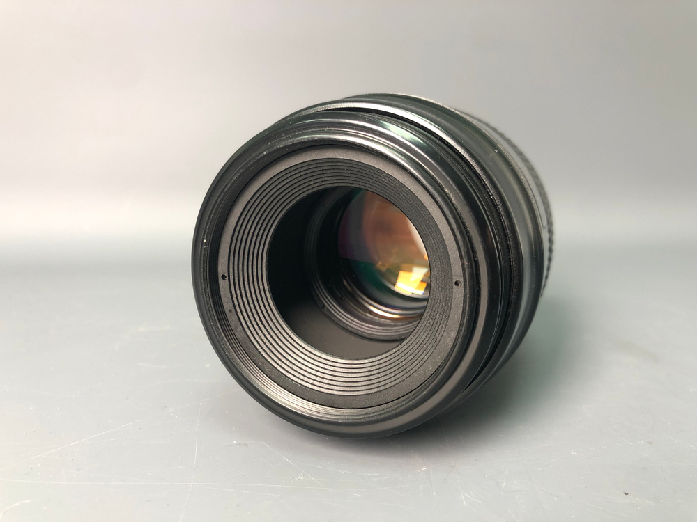Canon EF 100mm f/2.8 Macro USM