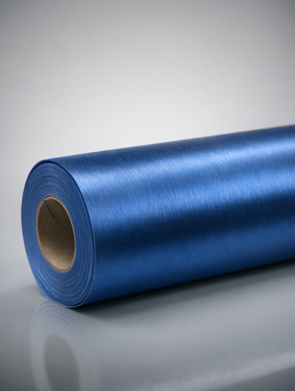 Торец рулона шлифованного алюминия синего: каландрированная структура 110–160 мкм на втулке