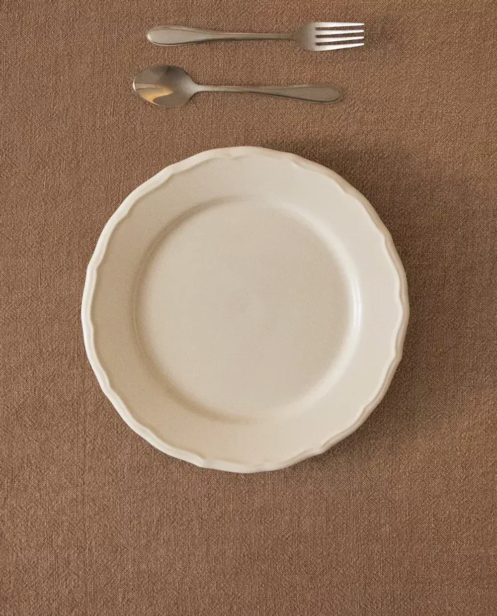 ZARA HOME ДЕСЕРТНАЯ ТАРЕЛКА ИЗ ФАЯНСА С ФИГУРНОЙ КРОМКОЙ, ЭКРЮ