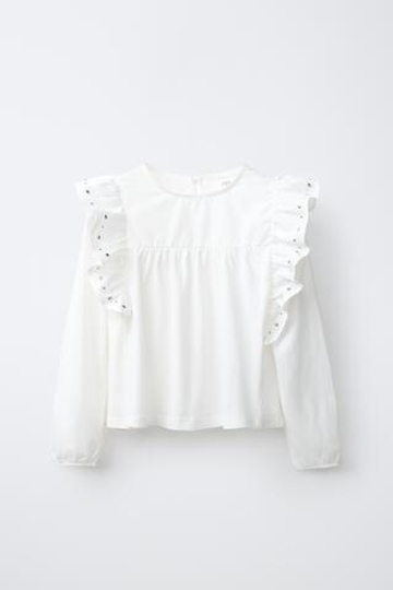 ZARA ФУТБОЛКА С ВОЛАНАМИ И ЗАКЛЕПКАМИ, ЭКРЮ