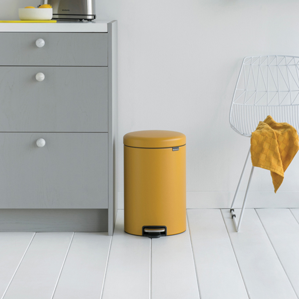 Мусорный бак с педалью newIcon 20л Brabantia Минерально-горчичный