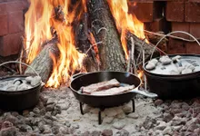 Жаровня чугунная на ножках, 26 см, 3.8 л, угольная, Lodge