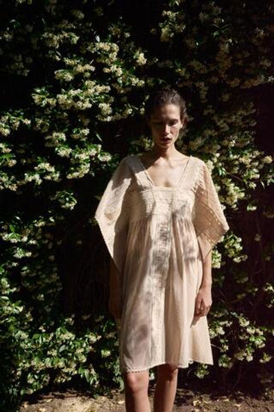 ПЛИССИРОВАННЫЙ КАФТАН С КРУЖЕВОМ — ZARA
