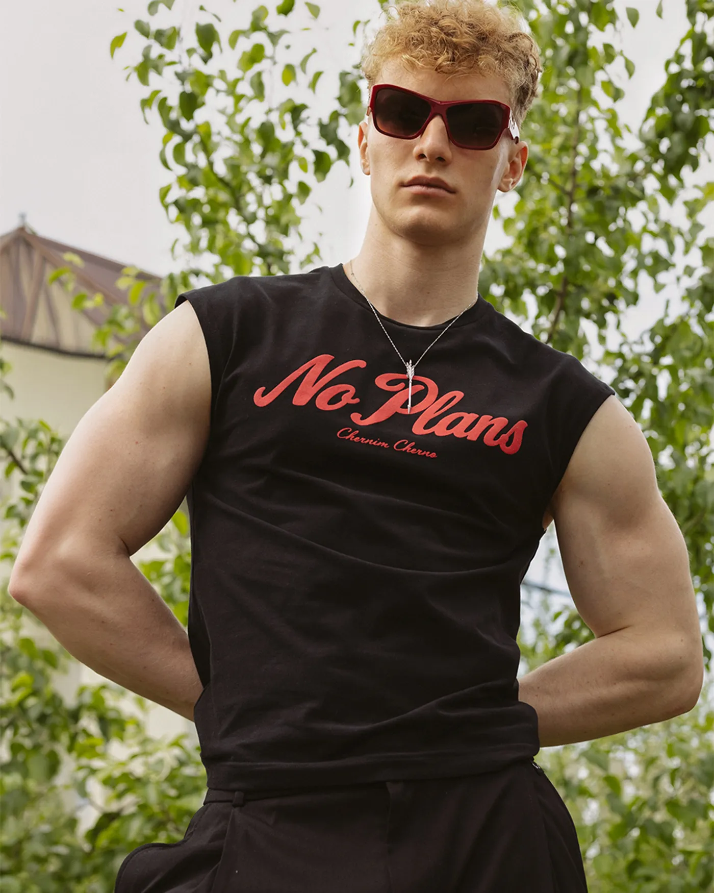 Черная футболка без рукавов "No plans"