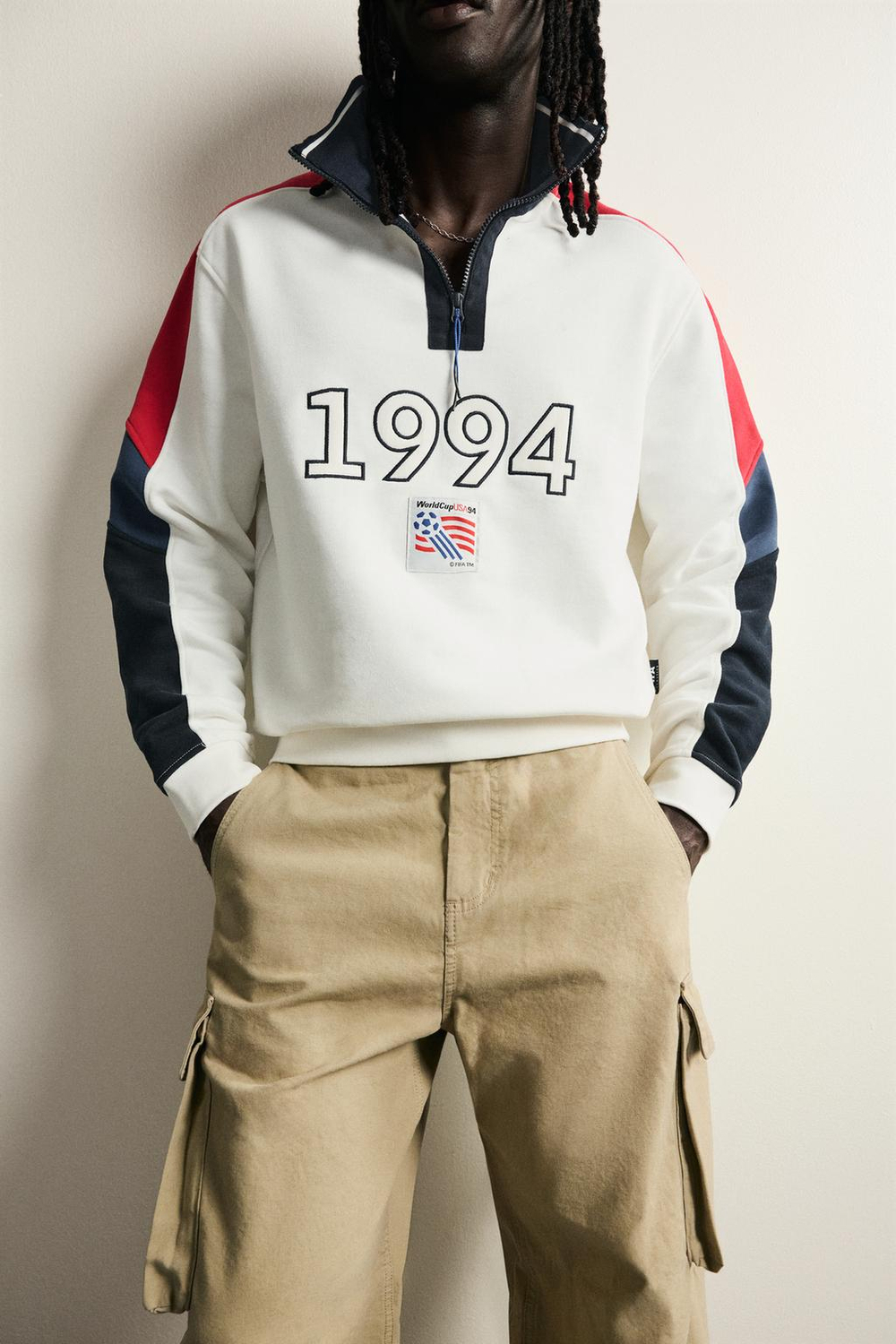 ZARA ТОЛСТОВКА С ВОРОТНИКОМ НА МОЛНИИ USA 94 FIFA WORLD CUP™ FIFA CLASSICS, ЖЕЛТОВАТО-БЕЛЫЙ