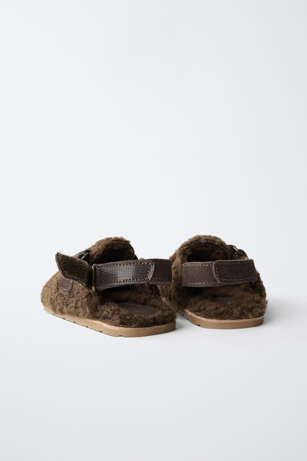 ZARA САБО BAREFOOT ИЗ ОВЧИНЫ, КОРИЧНЕВЫЙ