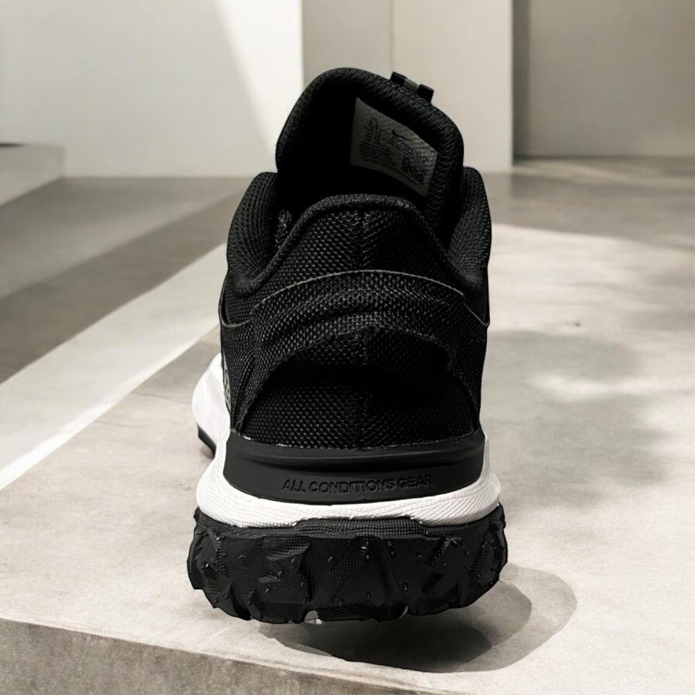 Nike Acg Mountain Fly 2 Low • Black White