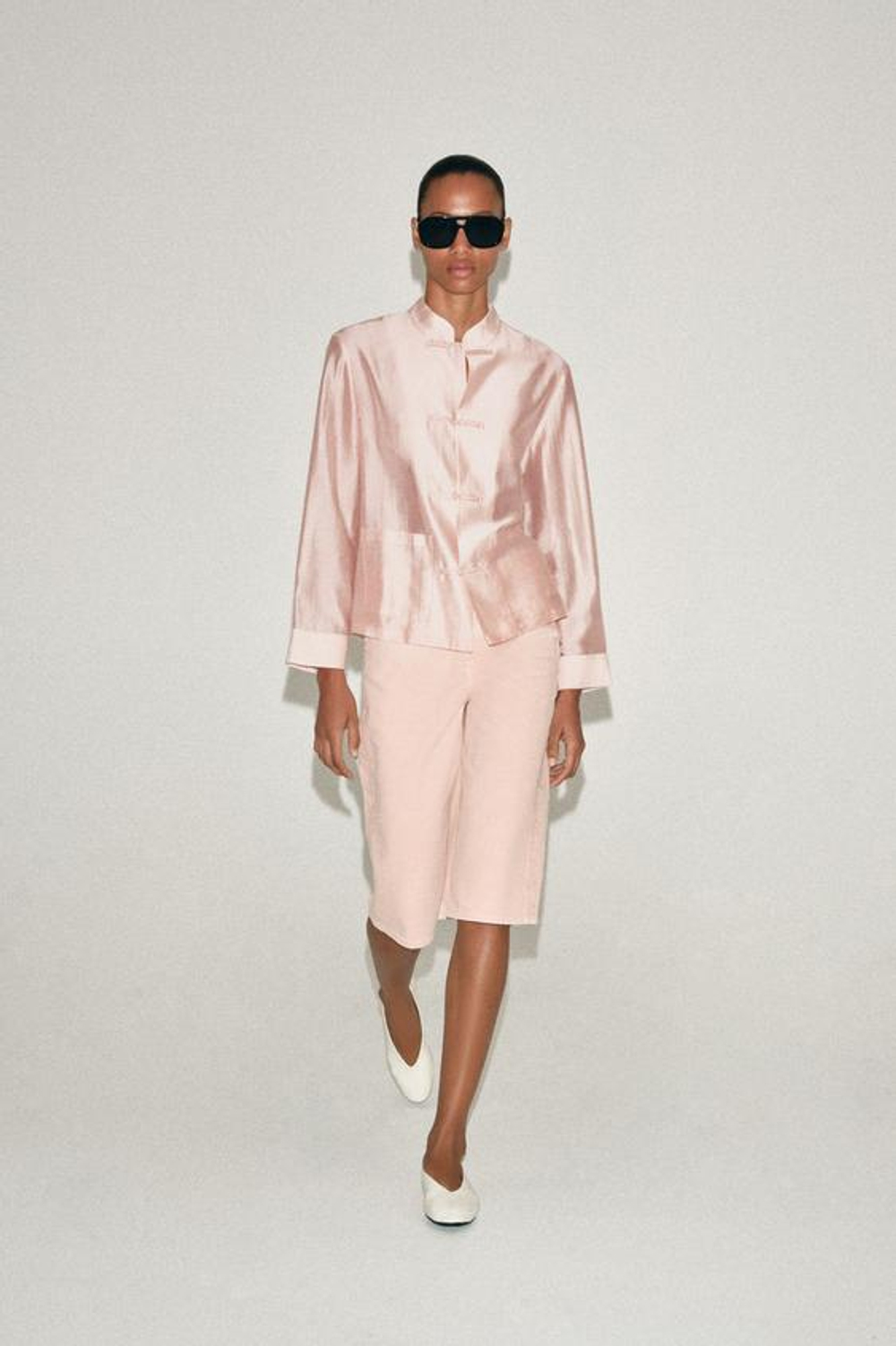 ZARA ДЖИНСОВЫЕ ШОРТЫ СО СРЕДНЕЙ ПОСАДКОЙ — ZW COLLECTION, РОЗОВЫЙ