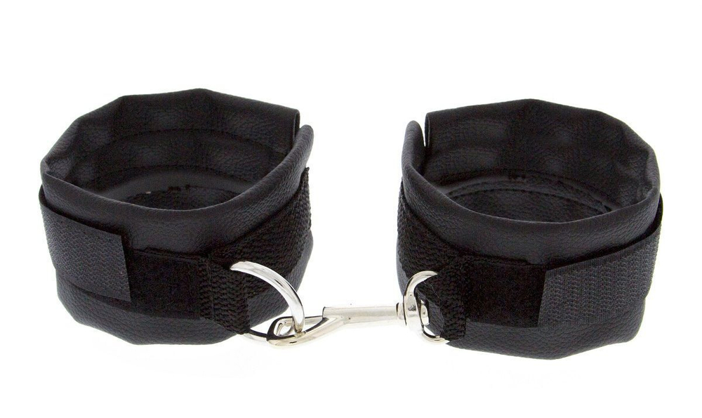 Чёрные полиуретановые наручники с карабином Beginners Wrist Restraints (Цвет: черный)