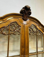 Витрина в стиле Чиппендейл