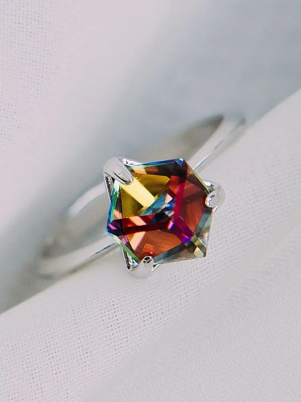 Кольцо Миражи тонкое с зеленым кристаллом Swarovski