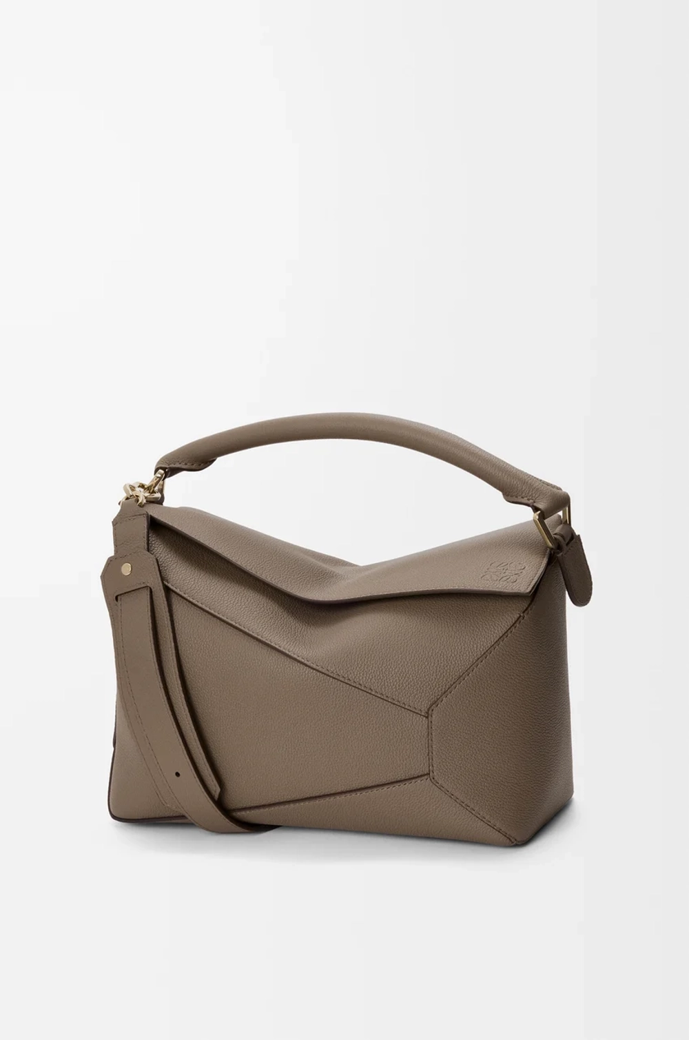 Loewe Сумка среднего размера Puzzle Edge из мягкой зернистой телячьей кожи, серо-коричневый