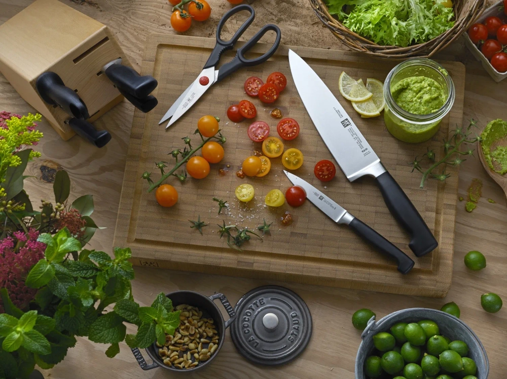 Zwilling Набор из 4 ножей Four Star в бамбуковом блоке EAN 4009839273995