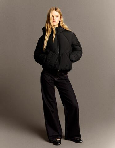 Женская стеганая куртка с капюшоном - BERSHKA