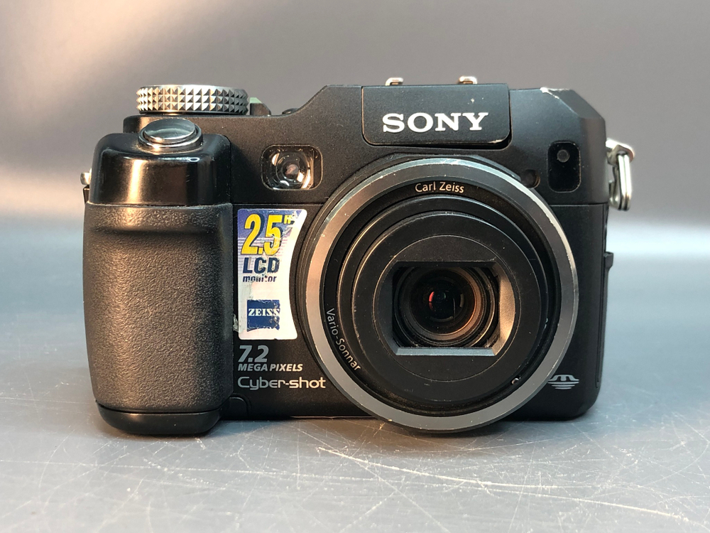 Sony DSC-V3, царапина на передней линзе, без зарядного устройства