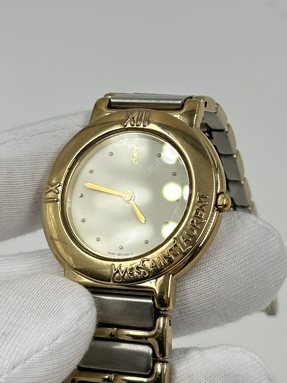 Часы Yves Saint Laurent