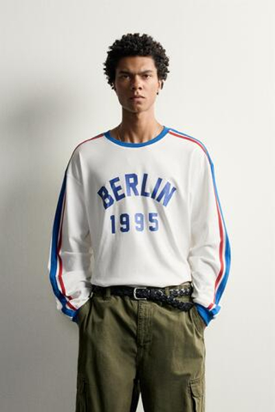ФУТБОЛКА BERLÍN С КОНТРАСТНЫМИ ПОЛОСАМИ — ZARA